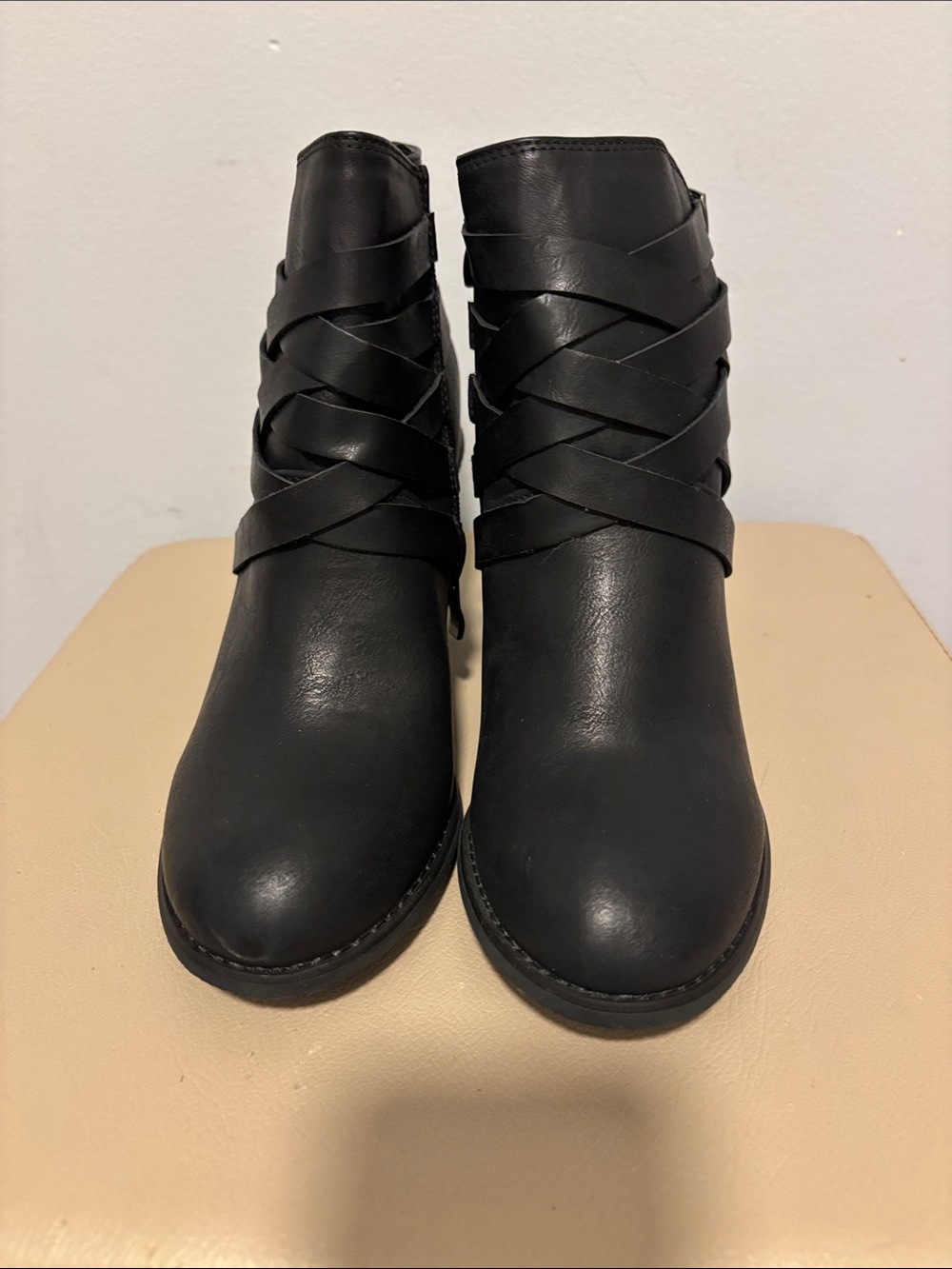 Boho Retro Minimalist Bikercore Women’s Black Wrapped Strap Ankle Booties NWOT